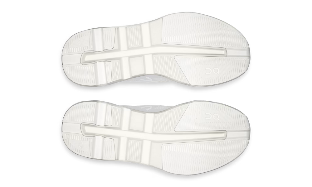 On Cloudzone 'Triple White' -