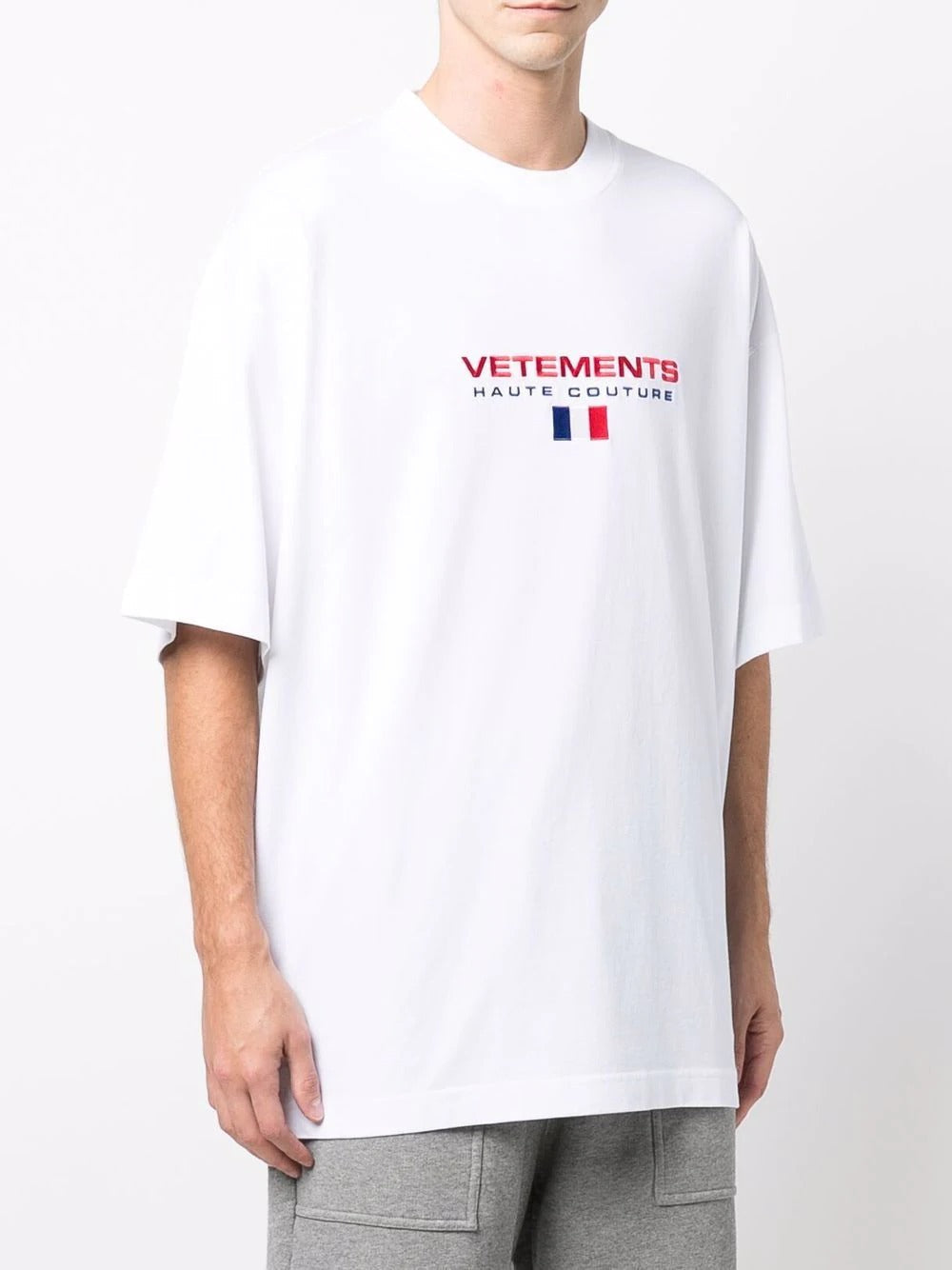 VETEMENTS flag logo-embroidered T-shirt